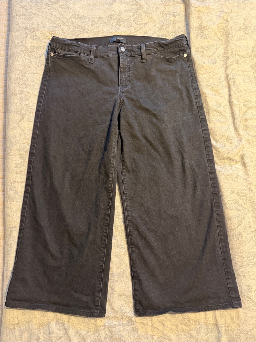 Banana Republic Wide-Leg Women's Jeans in Black